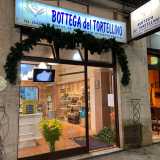 La �Bottega del Tortellino�, fondato alla fine degli anni 60, si trova nel rione Madonnella, in via Cardassi